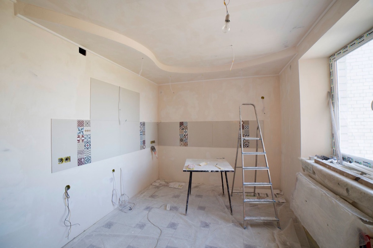 Interieur van een woning tijdens renovatiewerken